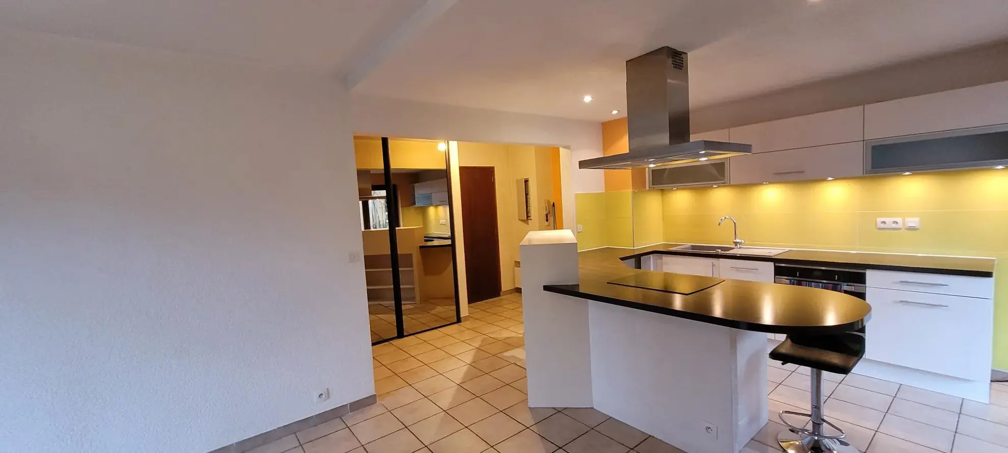 Appartement de 49m² à Thonon-les-Bains près de la gare avec balcons et stationnement 