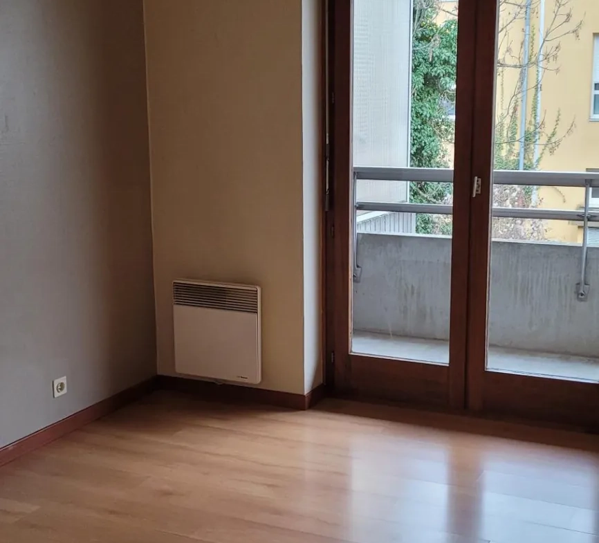 Appartement de 49m² à Thonon-les-Bains près de la gare avec balcons et stationnement 