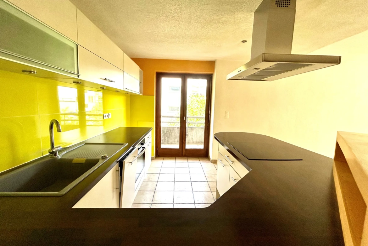 Appartement de 49m² à Thonon-les-Bains près de la gare avec balcons et stationnement 