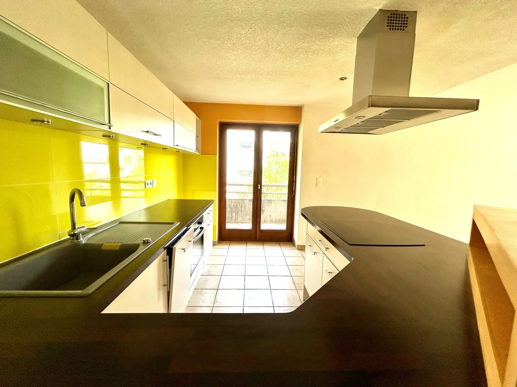 Appartement de 49m² à Thonon-les-Bains près de la gare avec balcons et stationnement 