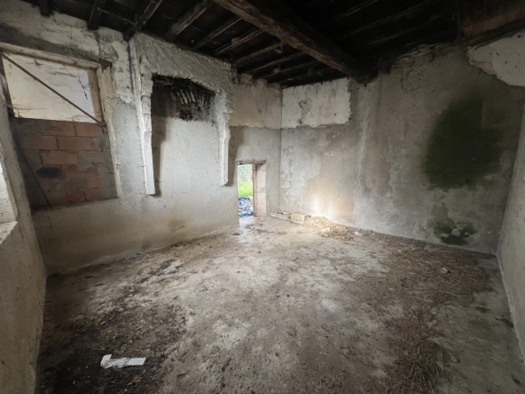 Ancienne grange en pierre à Montbard proche gare TGV — Investissez dans une propriété authentique 