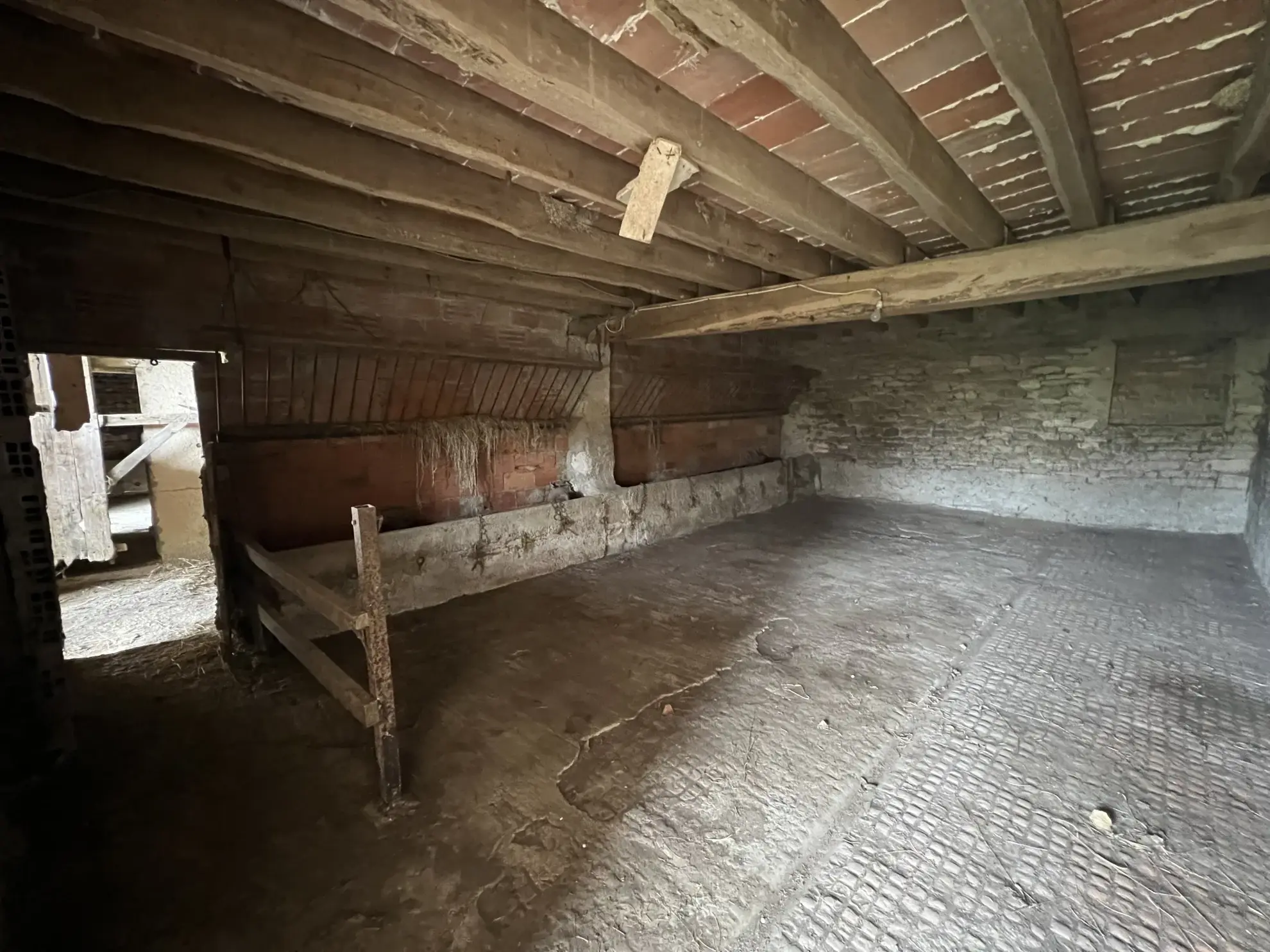 Ancienne grange en pierre à Montbard proche gare TGV — Investissez dans une propriété authentique 