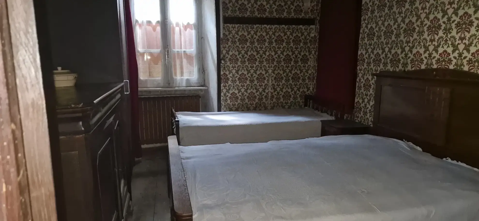 Ensemble en pierres avec maison à rénover et grange à proximité de Pompadour et Lubersac 