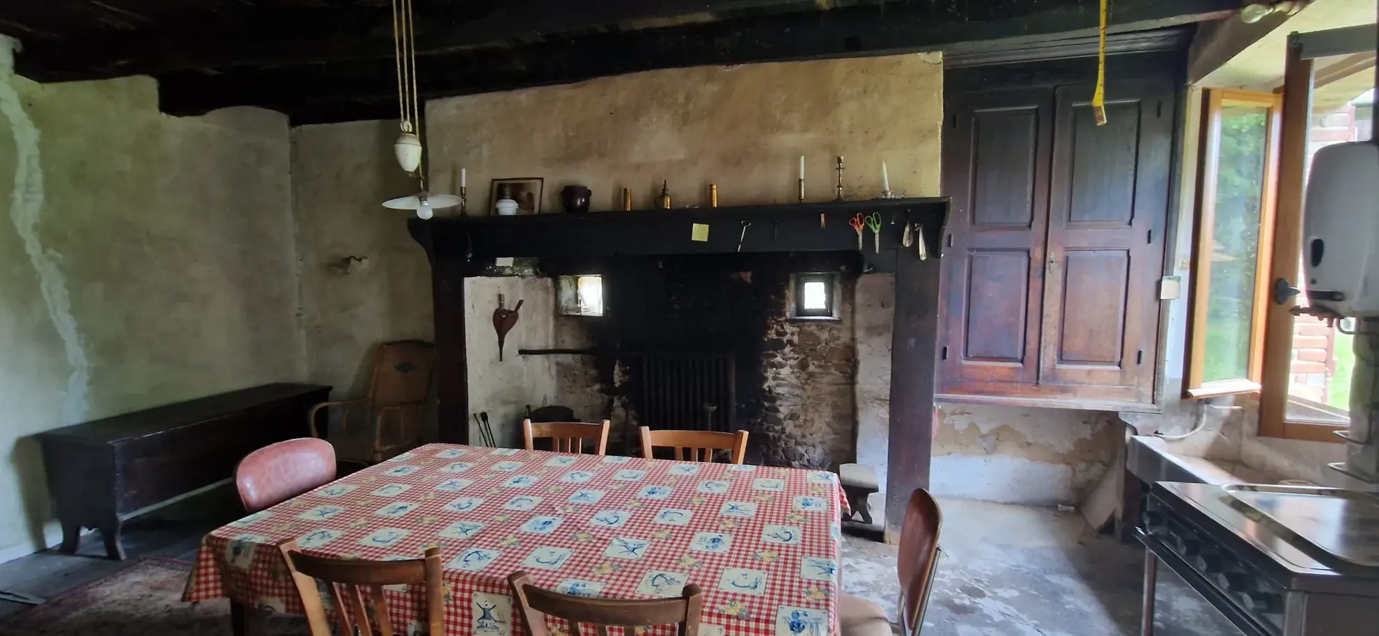 Ensemble en pierres avec maison à rénover et grange à proximité de Pompadour et Lubersac 