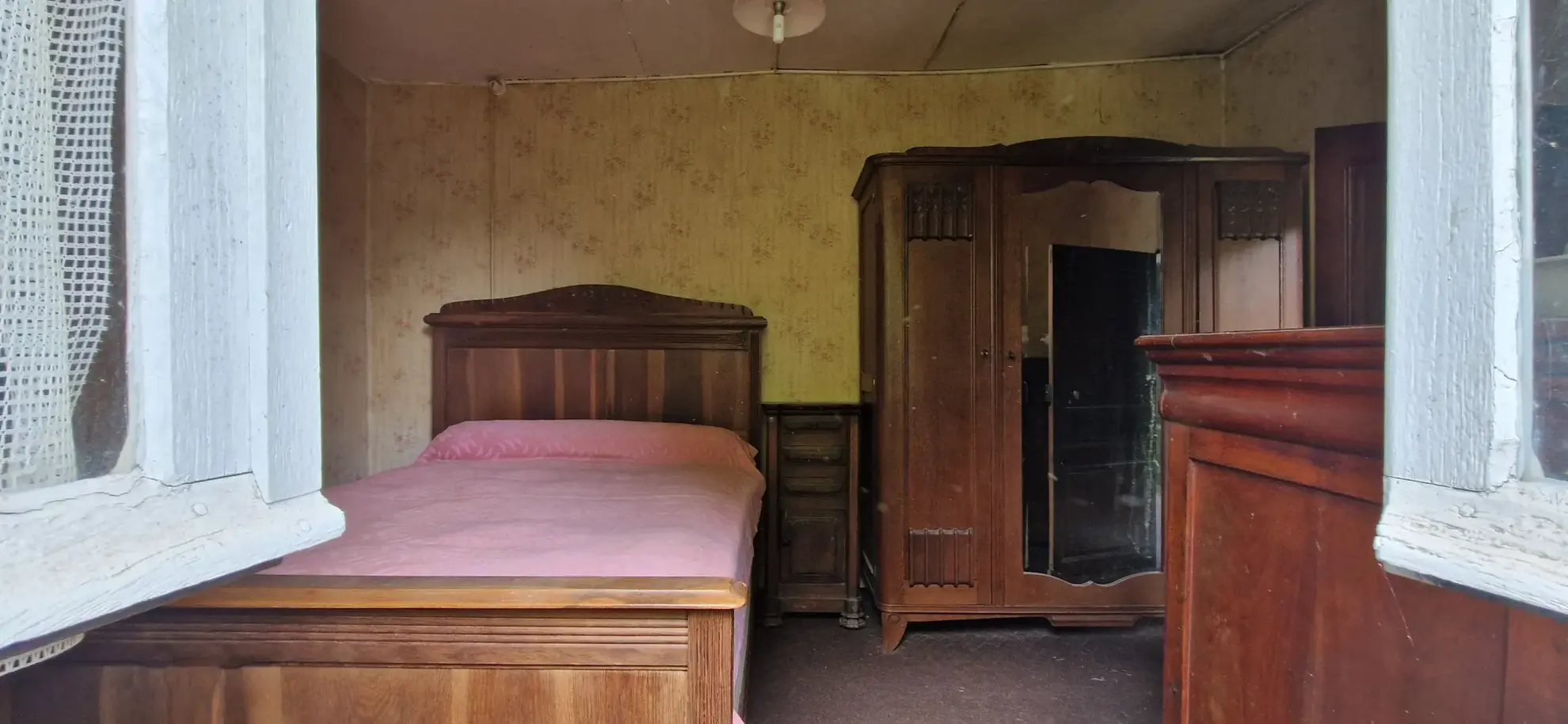 Ensemble en pierres avec maison à rénover et grange à proximité de Pompadour et Lubersac 