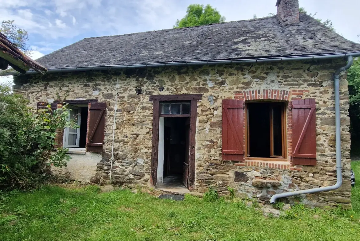Ensemble en pierres avec maison à rénover et grange à proximité de Pompadour et Lubersac 