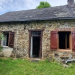 Ensemble en pierres avec maison à rénover et grange à proximité de Pompadour et Lubersac