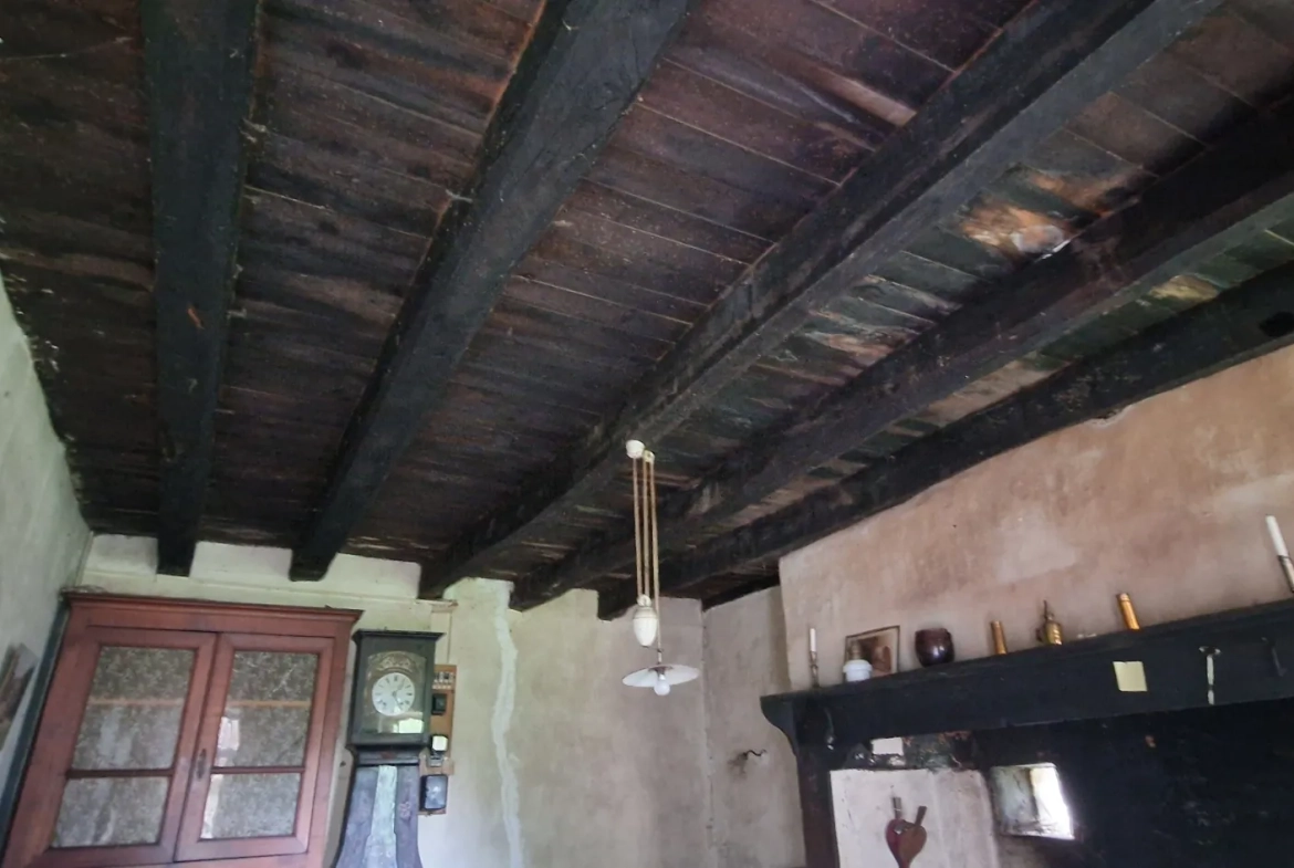 Ensemble en pierres avec maison à rénover et grange à proximité de Pompadour et Lubersac 