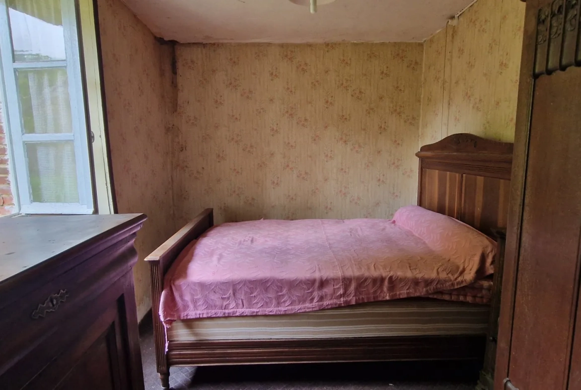Ensemble en pierres avec maison à rénover et grange à proximité de Pompadour et Lubersac 