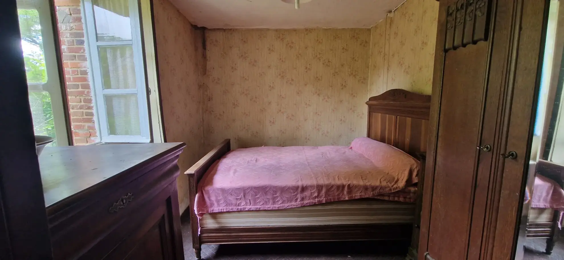 Ensemble en pierres avec maison à rénover et grange à proximité de Pompadour et Lubersac 