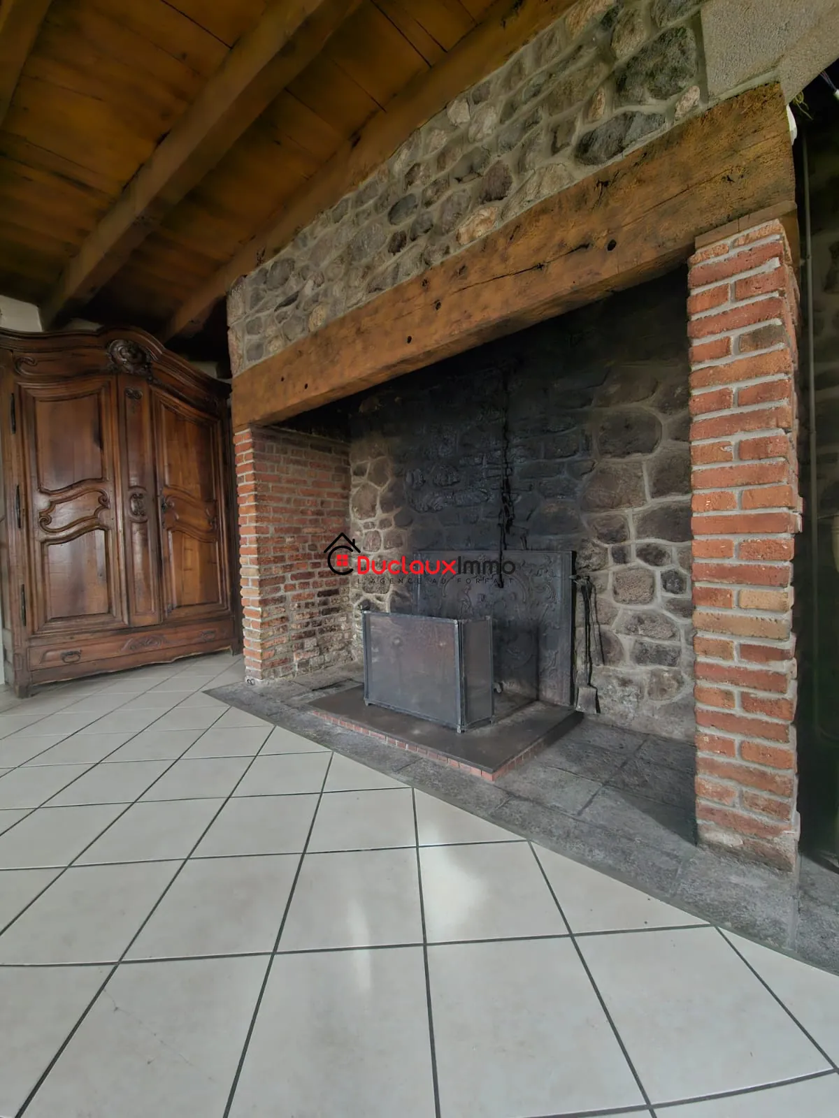 Maison ancienne en pierre avec gîte et dépendance à Marmanhac près d'Aurillac 