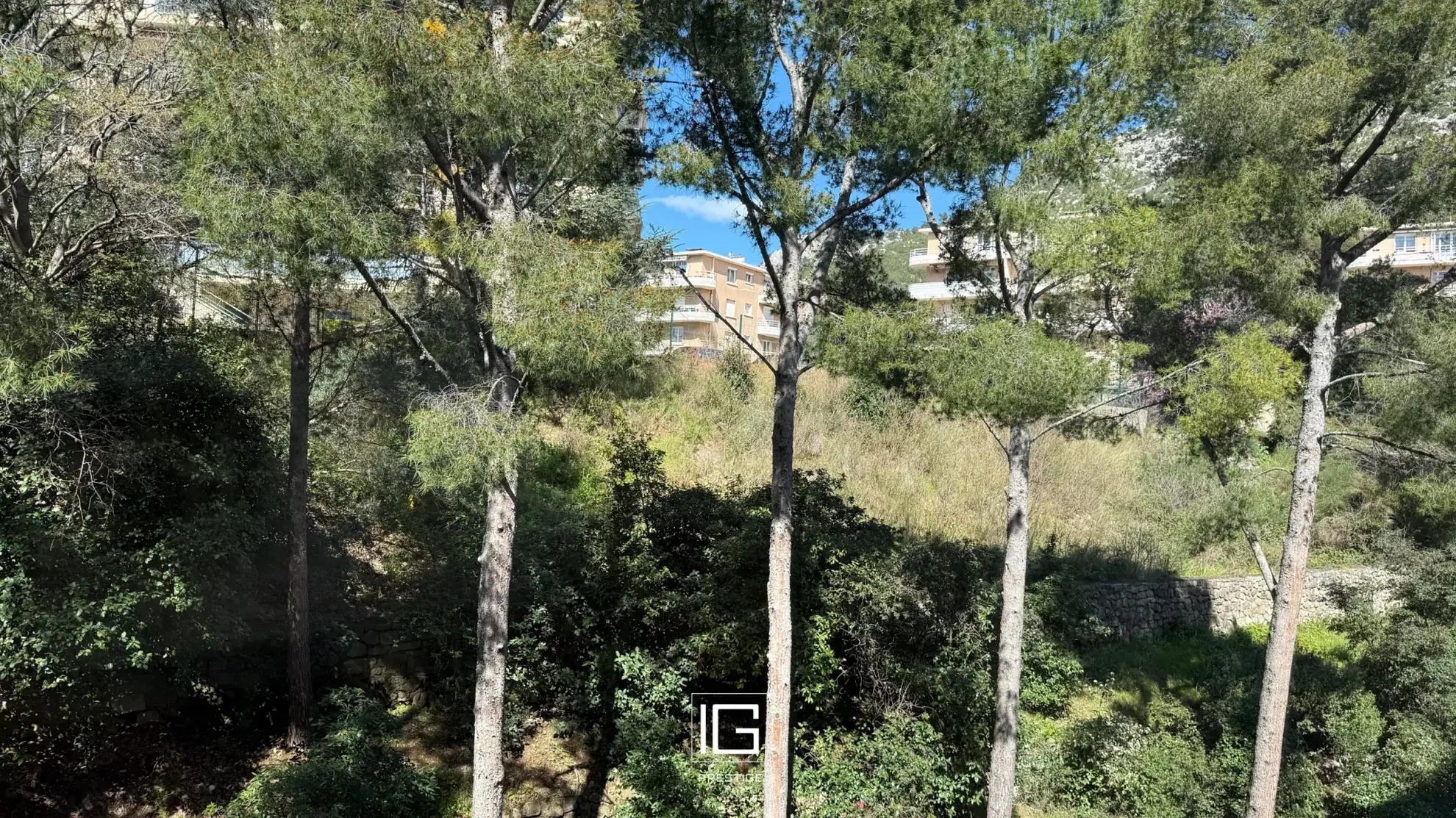 Magnifique appartement de 3 pièces à Toulon avec balcon, vue mer et parking privé 