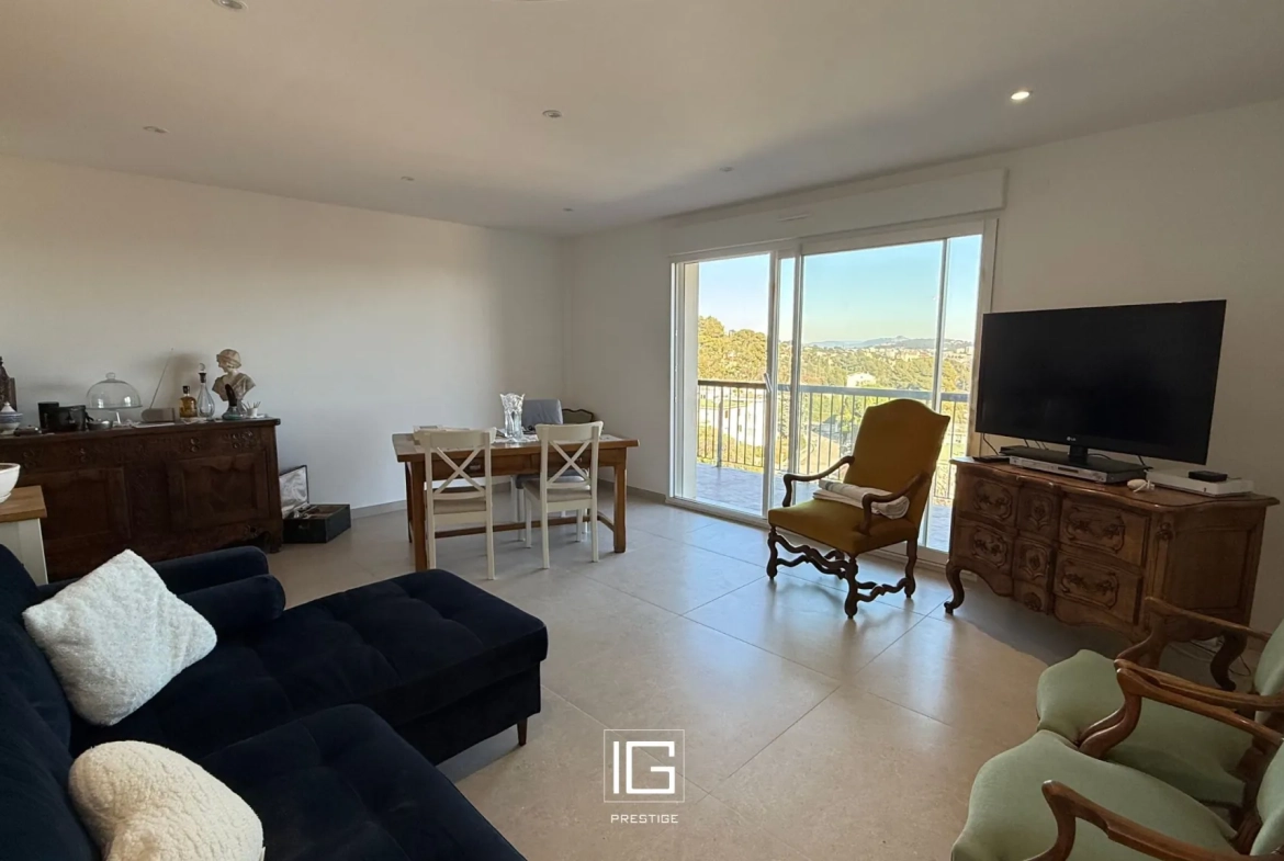 Magnifique appartement de 3 pièces à Toulon avec balcon, vue mer et parking privé 