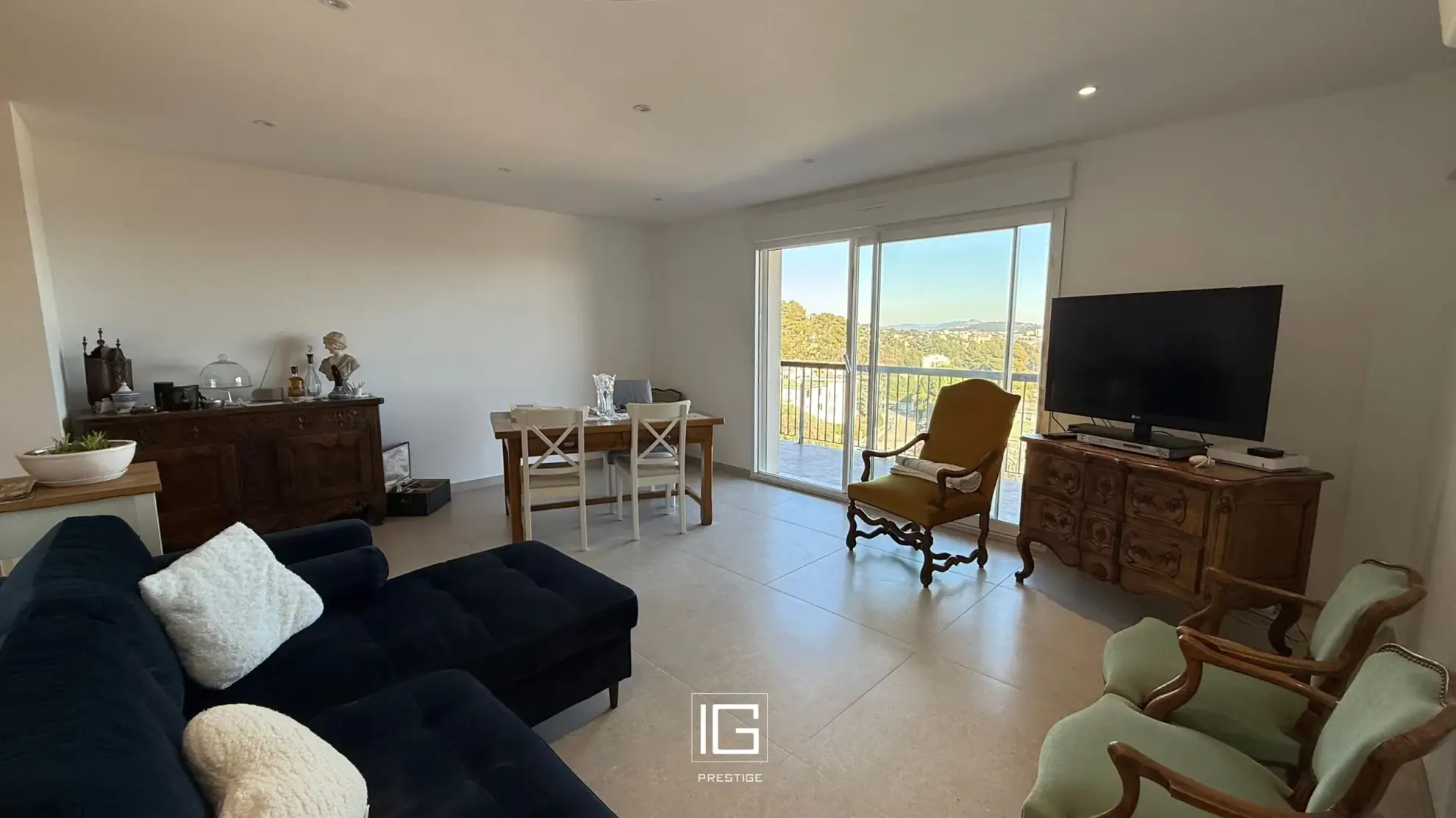 Magnifique appartement de 3 pièces à Toulon avec balcon, vue mer et parking privé 