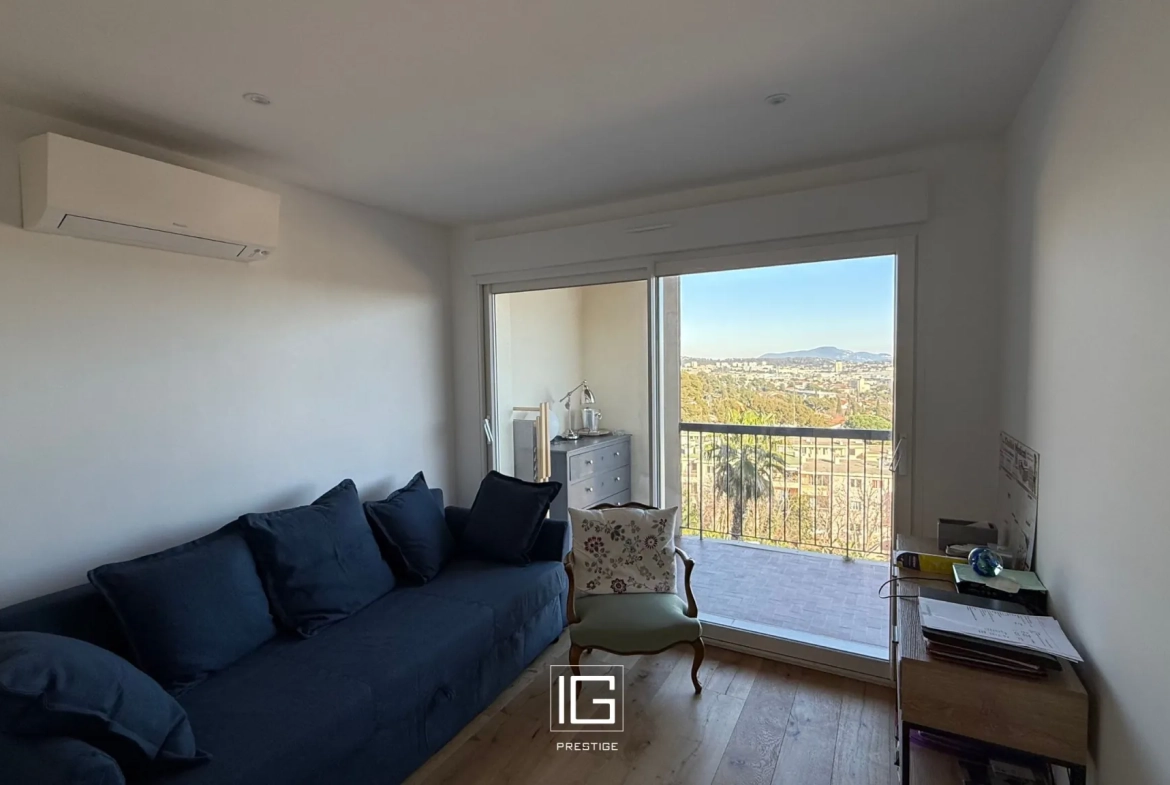 Magnifique appartement de 3 pièces à Toulon avec balcon, vue mer et parking privé 