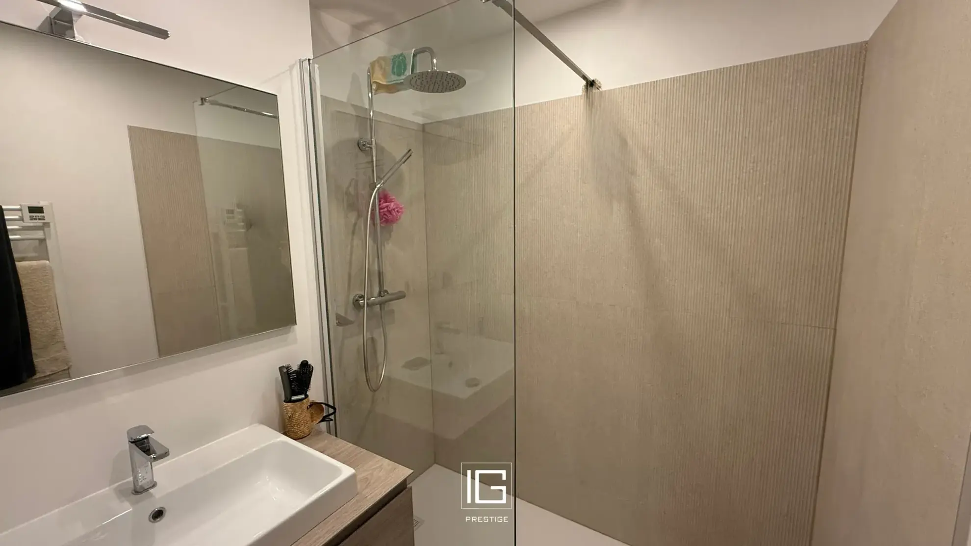 Magnifique appartement de 3 pièces à Toulon avec balcon, vue mer et parking privé 