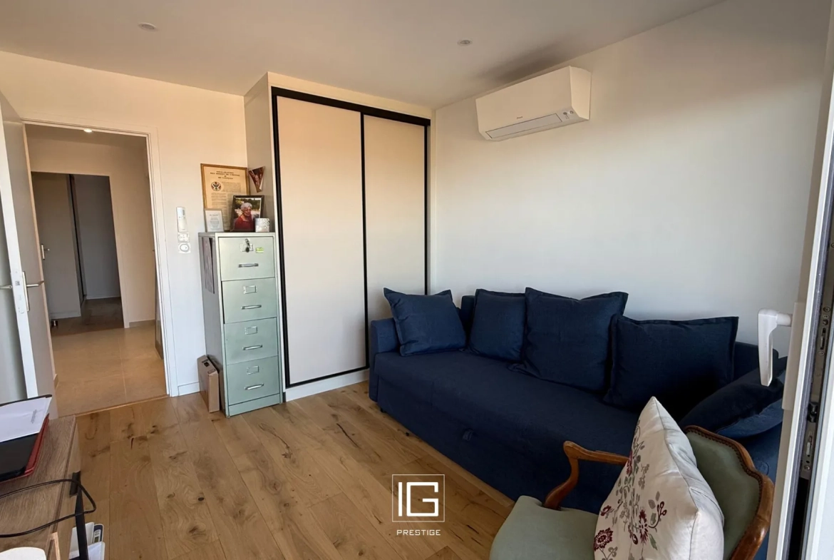 Magnifique appartement de 3 pièces à Toulon avec balcon, vue mer et parking privé 