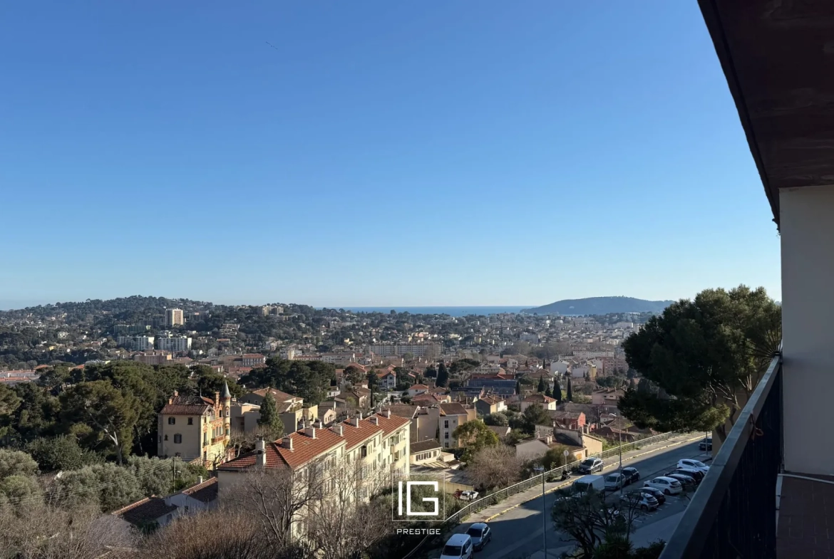 Magnifique appartement de 3 pièces à Toulon avec balcon, vue mer et parking privé 