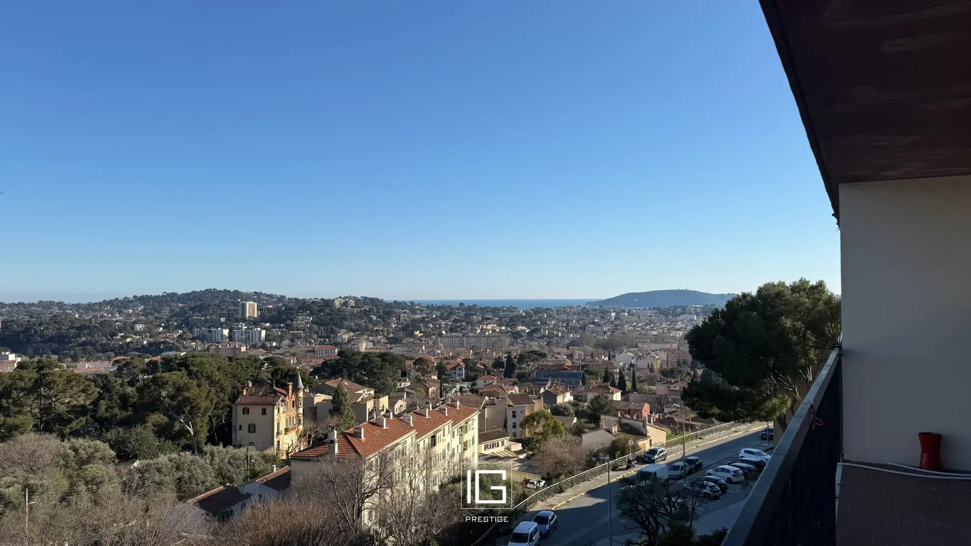 Magnifique appartement de 3 pièces à Toulon avec balcon, vue mer et parking privé 