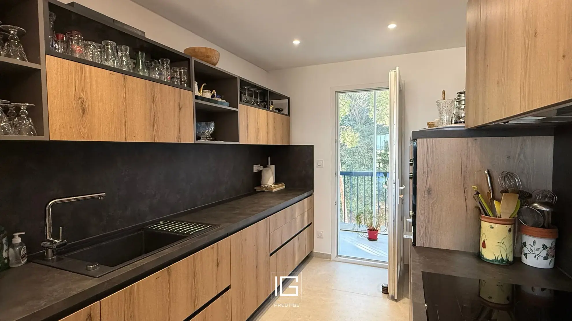 Magnifique appartement de 3 pièces à Toulon avec balcon, vue mer et parking privé 