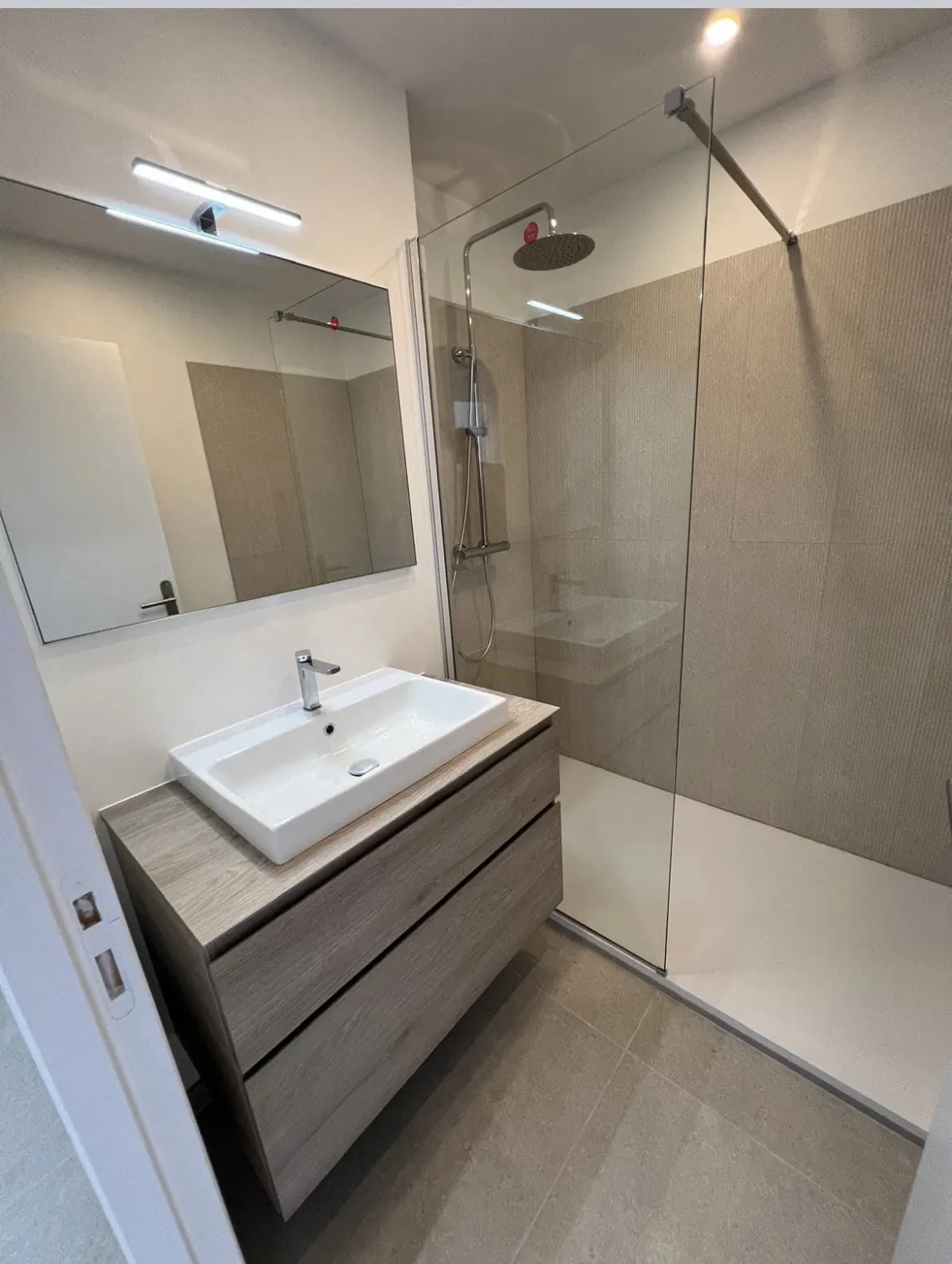 Magnifique appartement de 3 pièces à Toulon avec balcon, vue mer et parking privé 