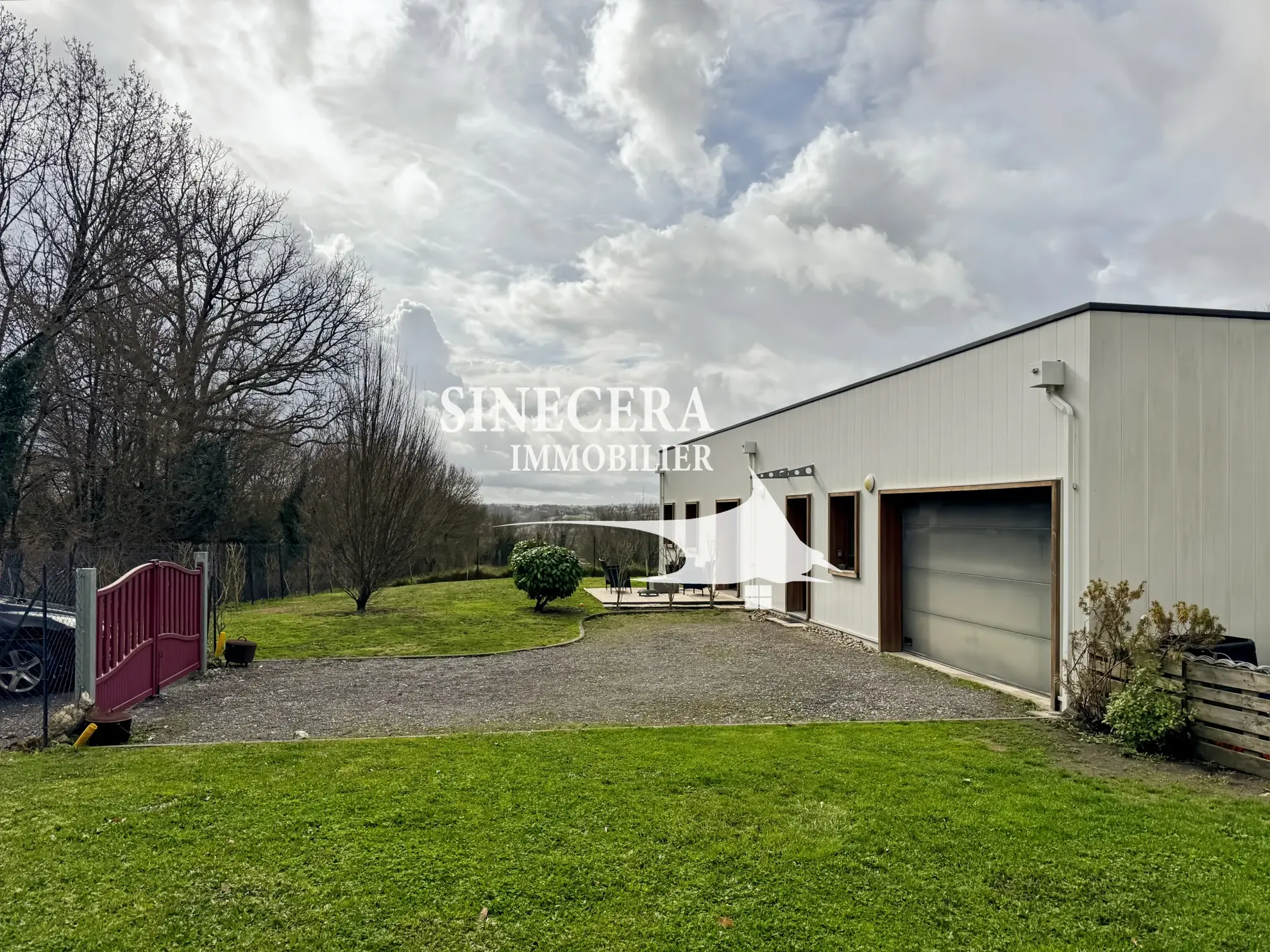 Villa contemporaine à Villetoureix avec terrasse et vue dégagée 