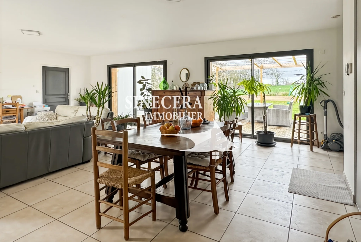 Villa contemporaine à Villetoureix avec terrasse et vue dégagée 