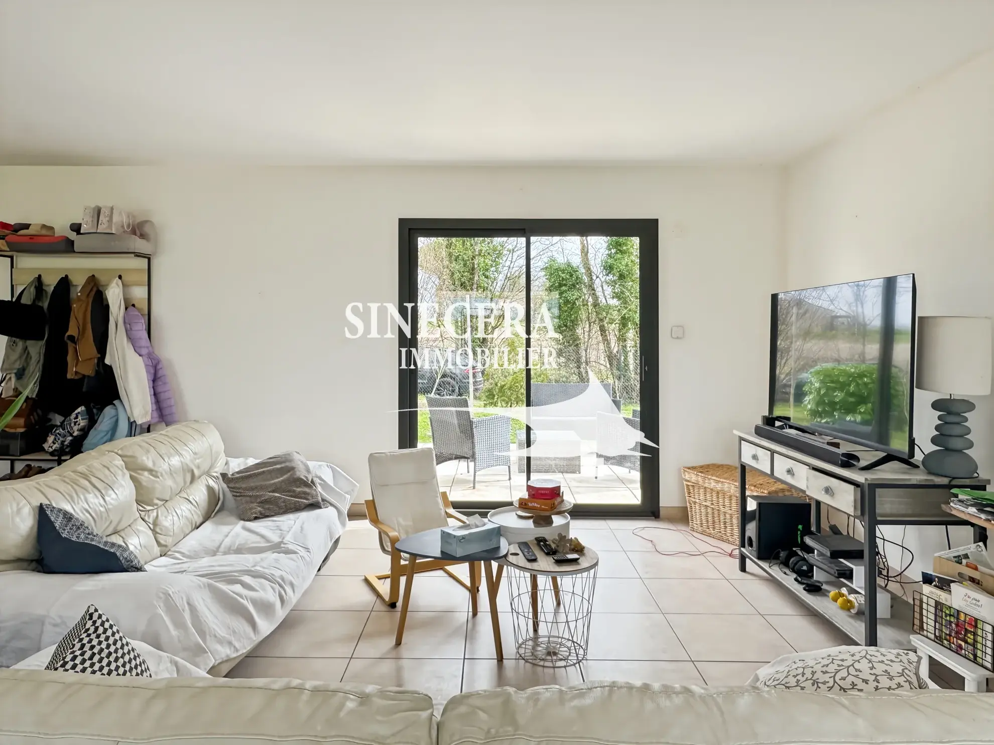 Villa contemporaine à Villetoureix avec terrasse et vue dégagée 