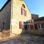 Maison en pierre de 200 m2 avec garage, terrasse et jardin proche Millau