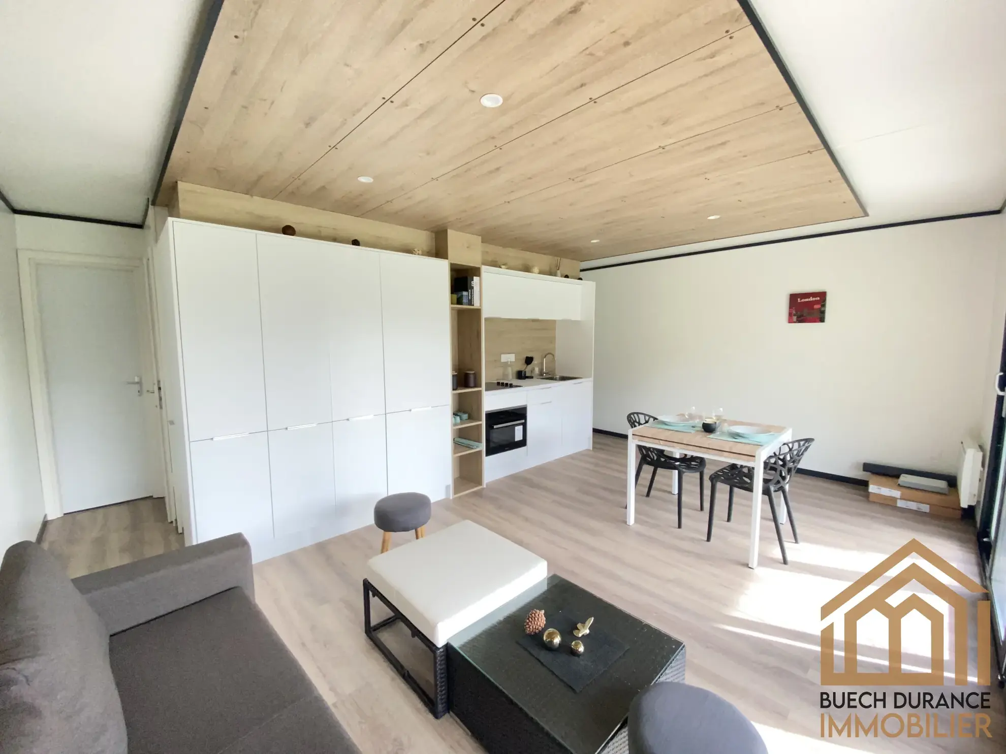 Maison écologique de 45 m² à Manteyer dans une résidence de loisirs 