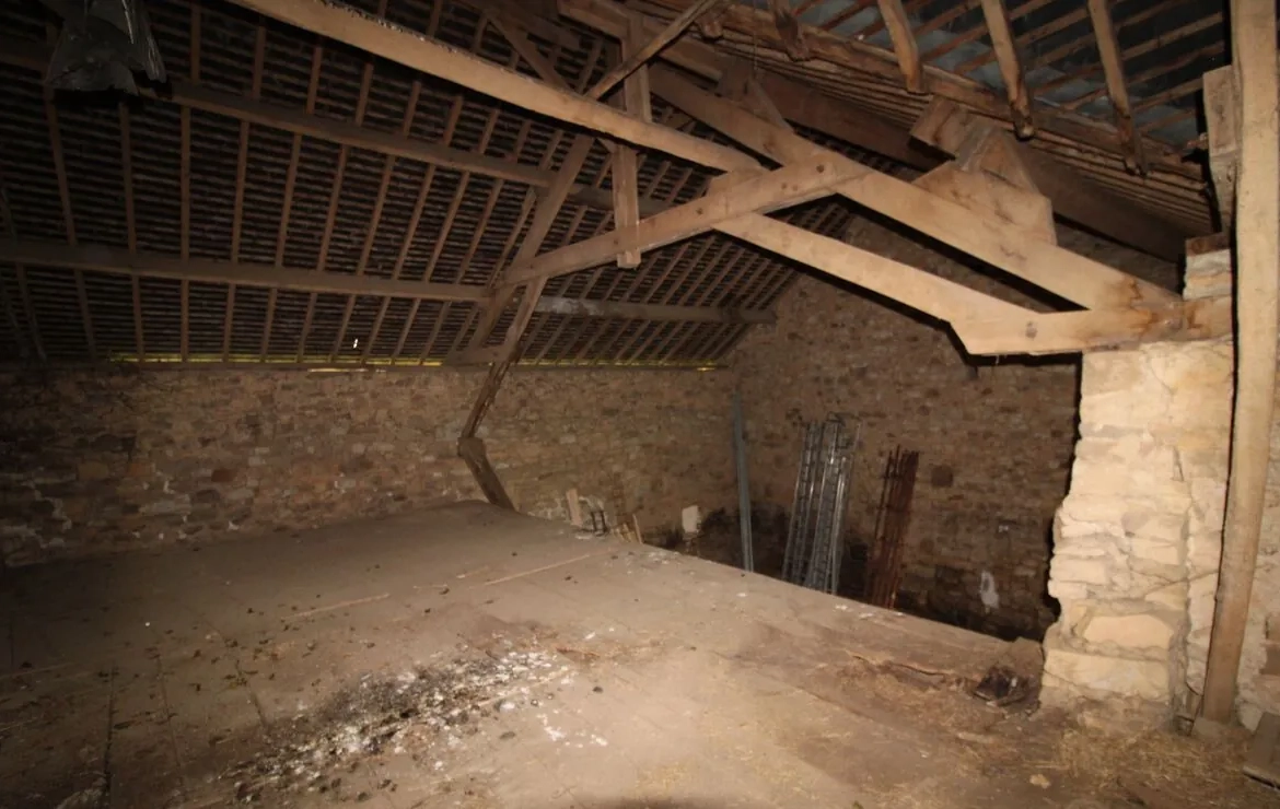 Maison à rénover de 101,25 m² à Saint Calais du Desert 