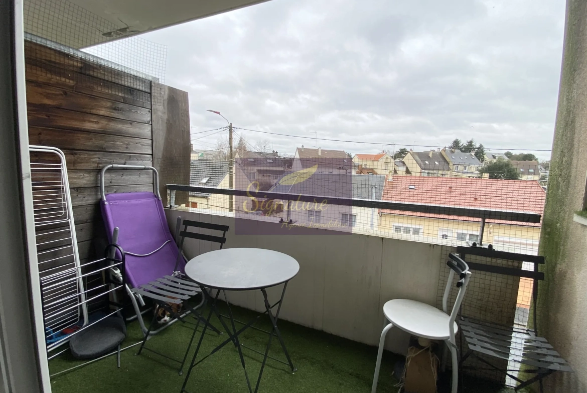 F2 avec Terrasse et Parking au Mans - Investissement Rentable 