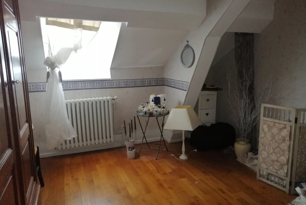 A vendre appartement spacieux de 188 m² avec terrasse au centre-ville de Nevers 
