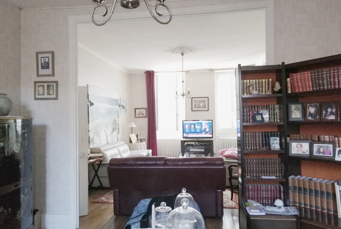 A vendre appartement spacieux de 188 m² avec terrasse au centre-ville de Nevers 