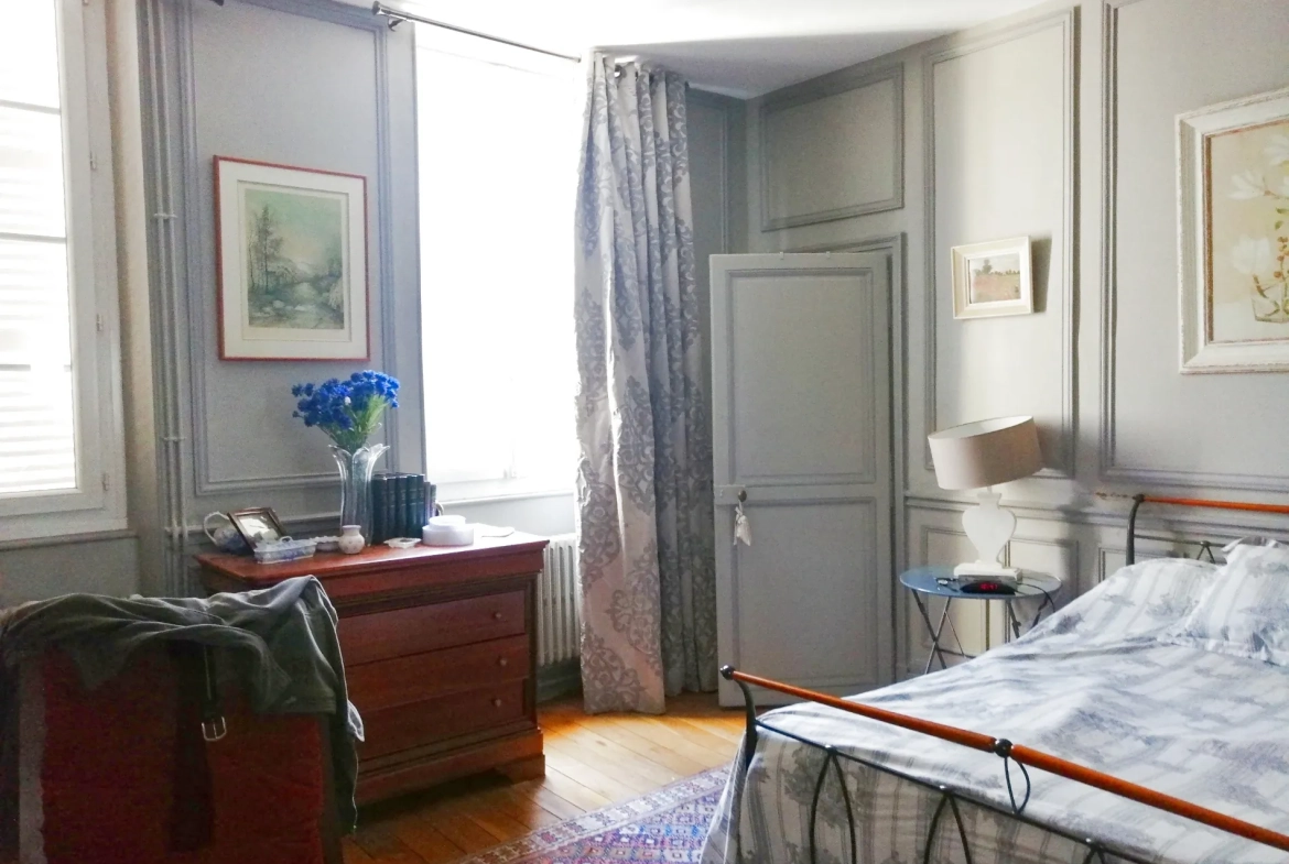 A vendre appartement spacieux de 188 m² avec terrasse au centre-ville de Nevers 