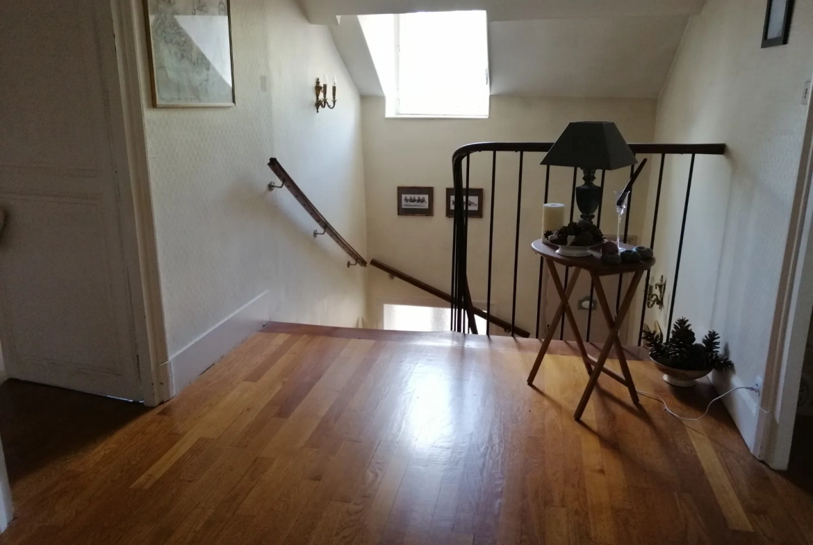 A vendre appartement spacieux de 188 m² avec terrasse au centre-ville de Nevers 
