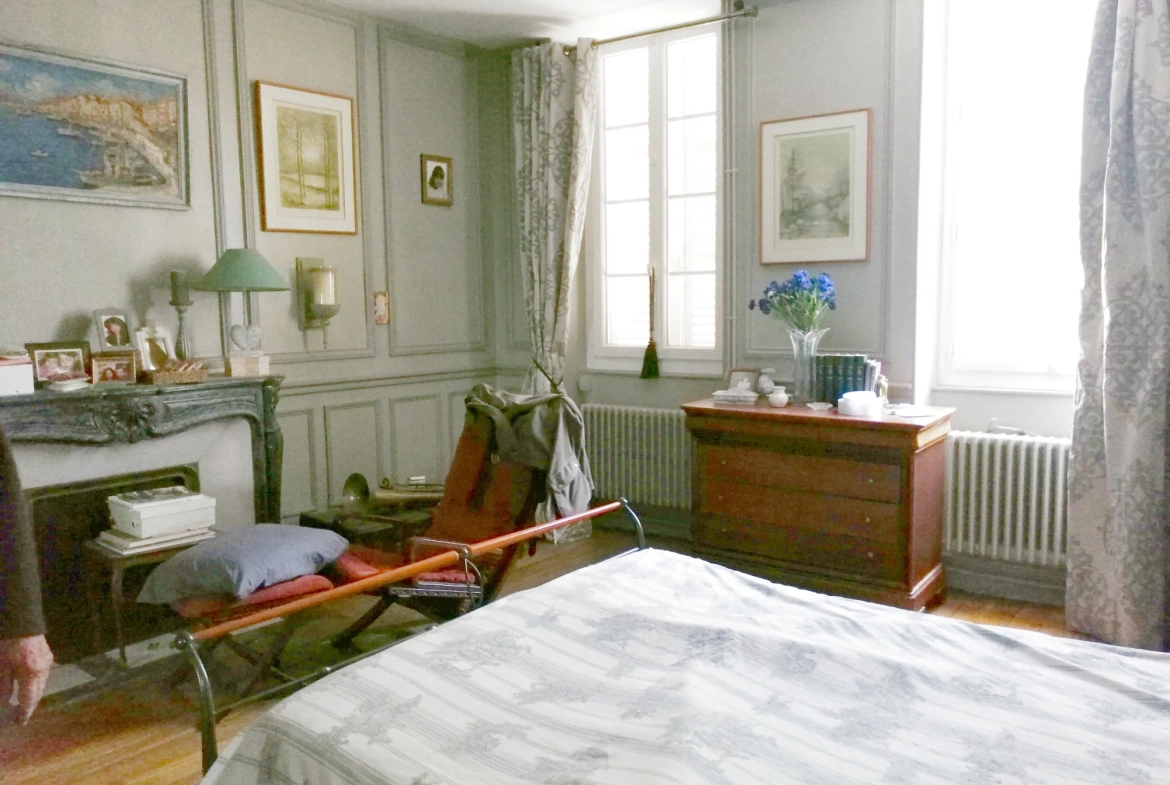 A vendre appartement spacieux de 188 m² avec terrasse au centre-ville de Nevers 