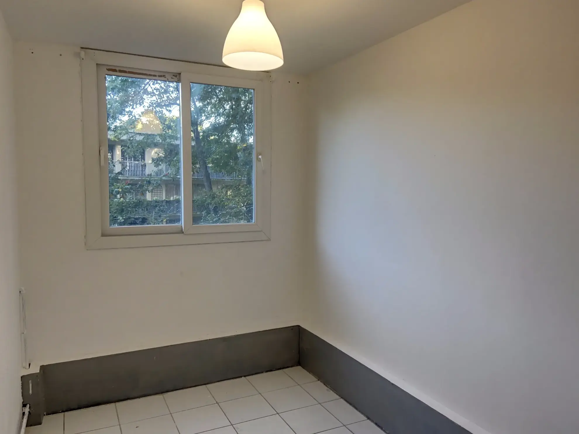 Appartement T5 à Ris-Orangis avec balcon et cave, résidence sécurisée 