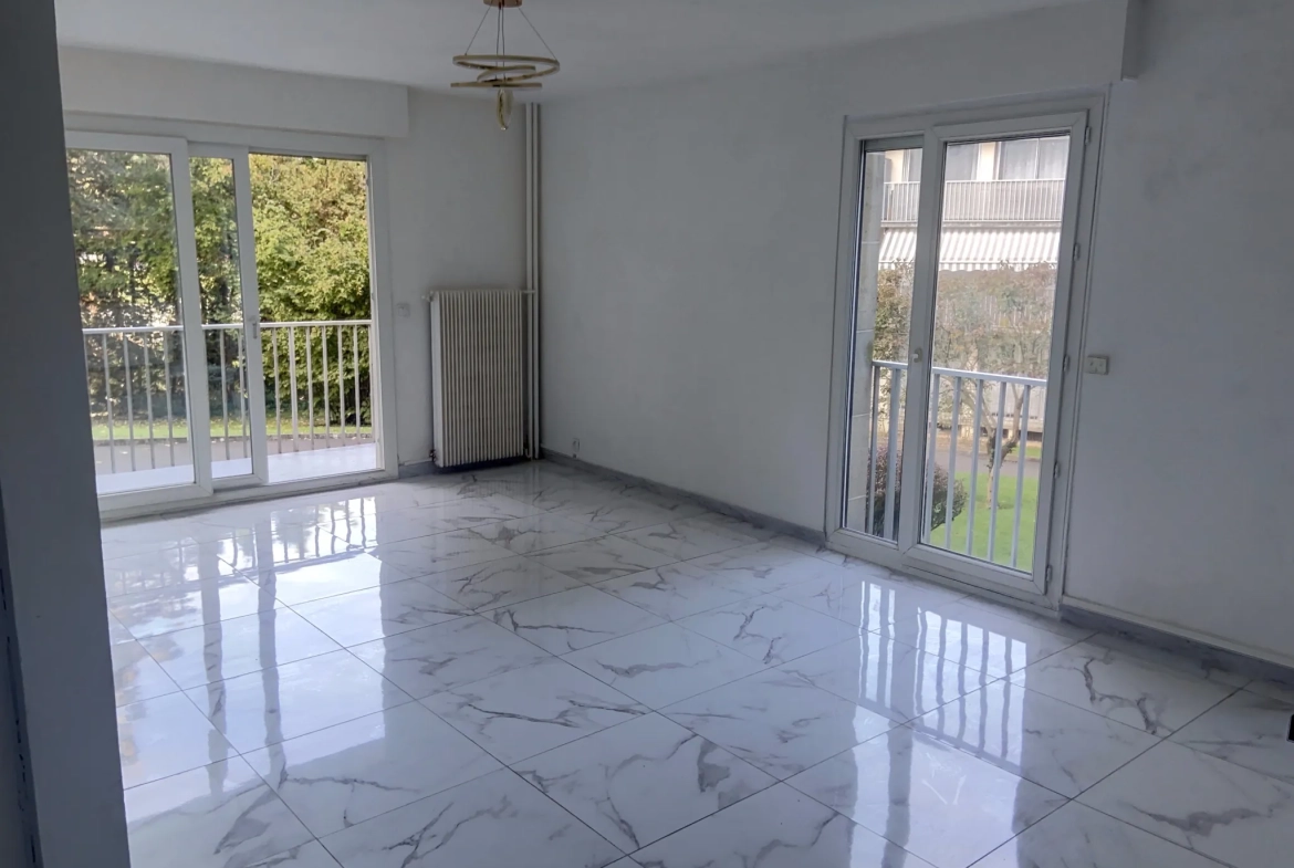 Appartement T5 à Ris-Orangis avec balcon et cave, résidence sécurisée 