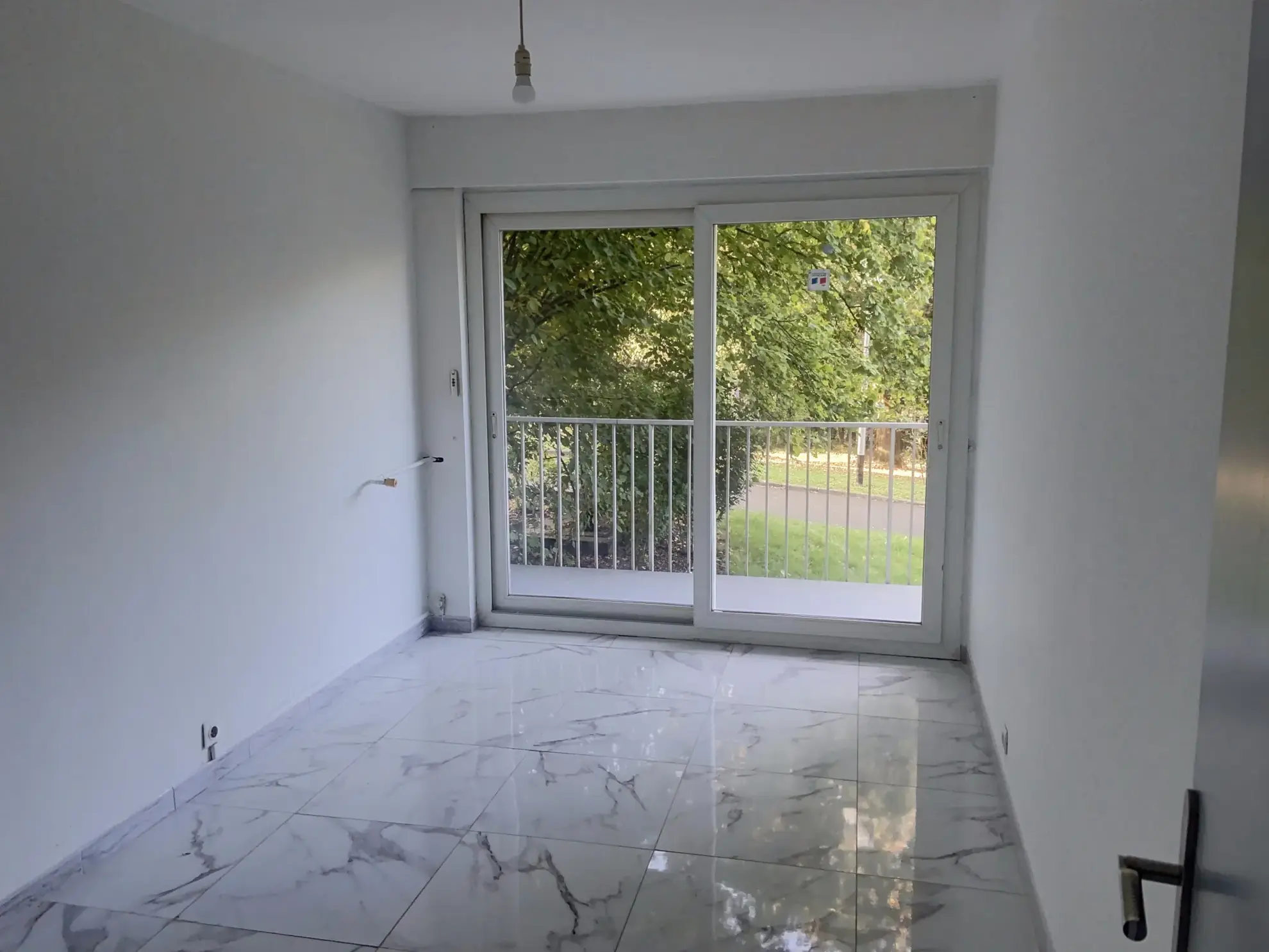 Appartement T5 à Ris-Orangis avec balcon et cave, résidence sécurisée 