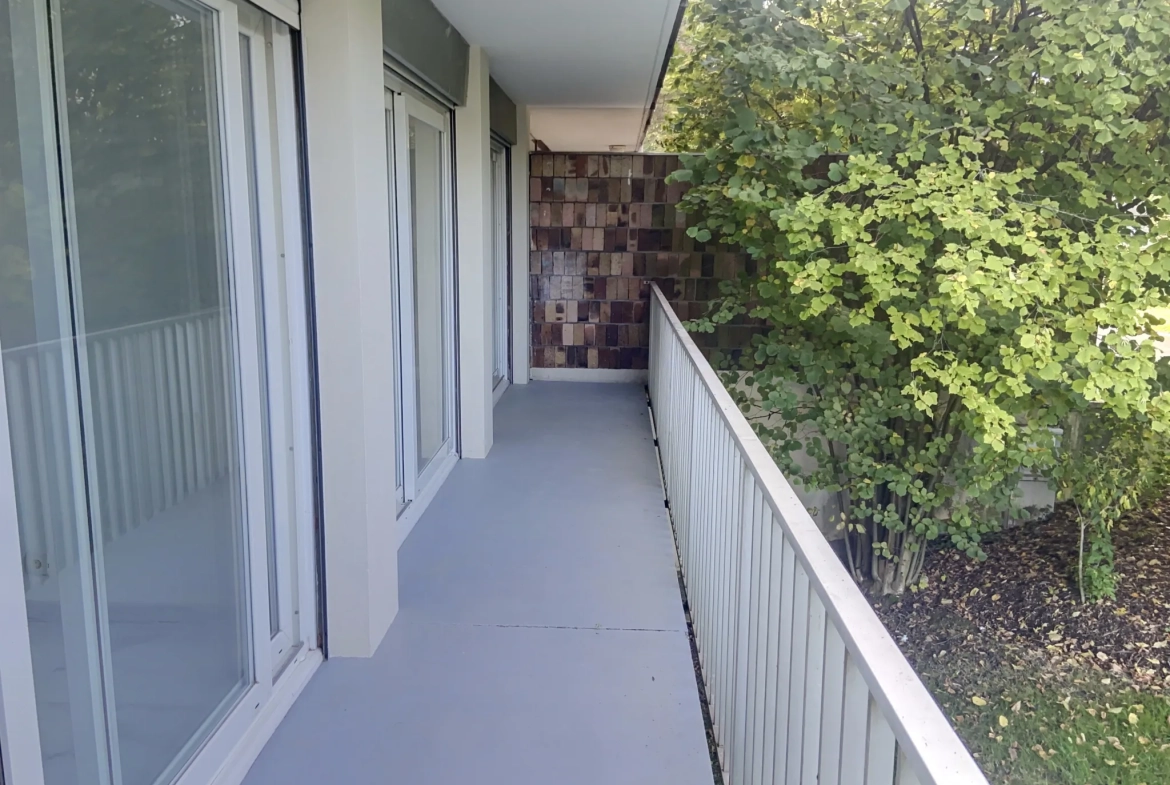 Appartement T5 à Ris-Orangis avec balcon et cave, résidence sécurisée 