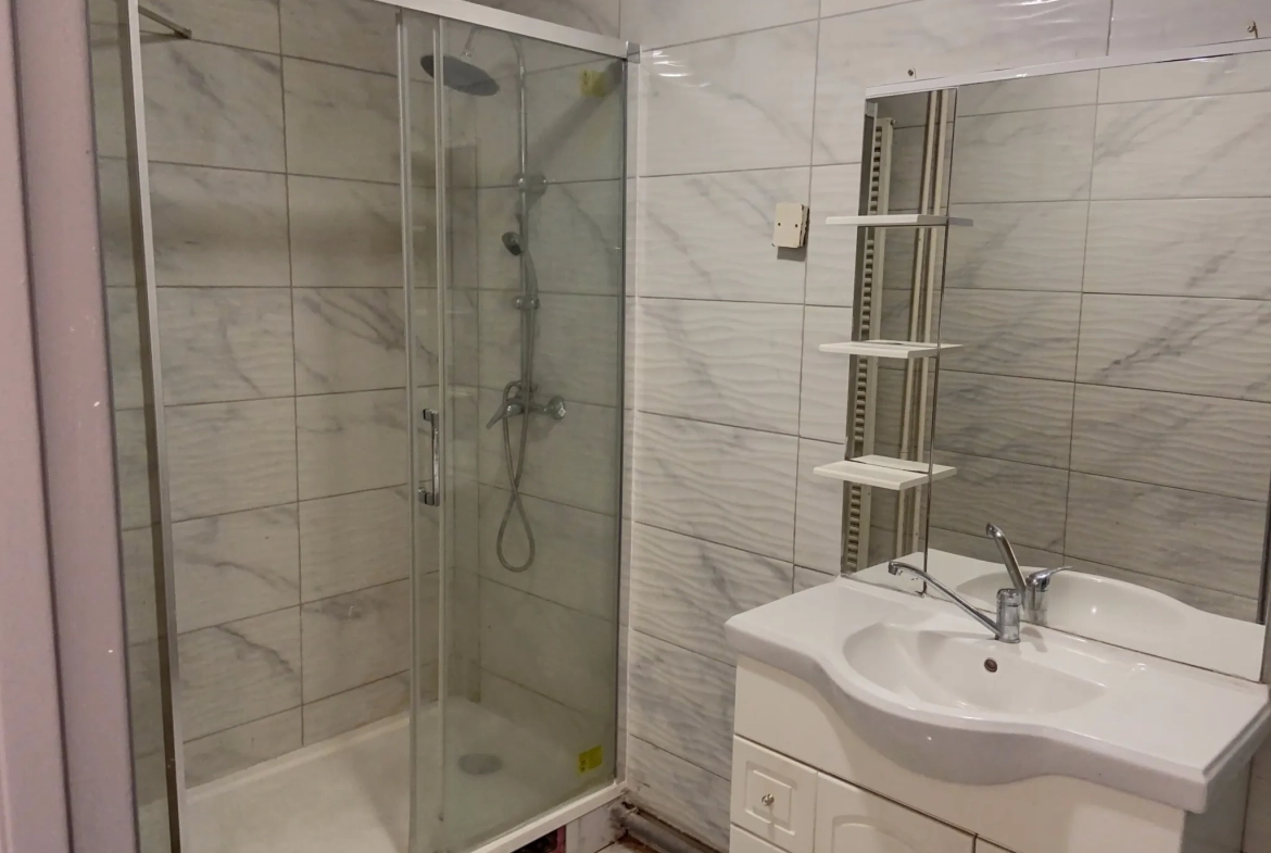 Appartement T5 à Ris-Orangis avec balcon et cave, résidence sécurisée 
