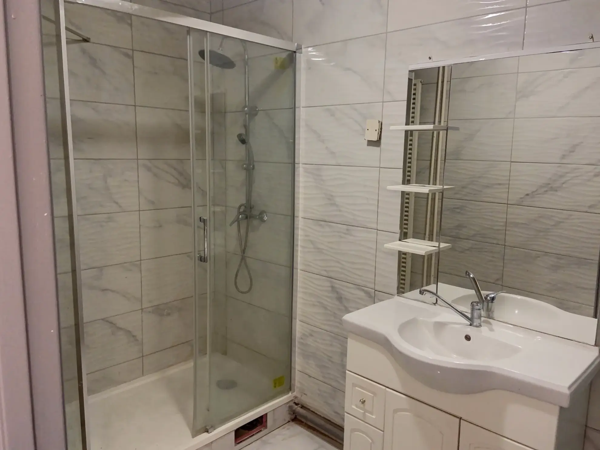 Appartement T5 à Ris-Orangis avec balcon et cave, résidence sécurisée 