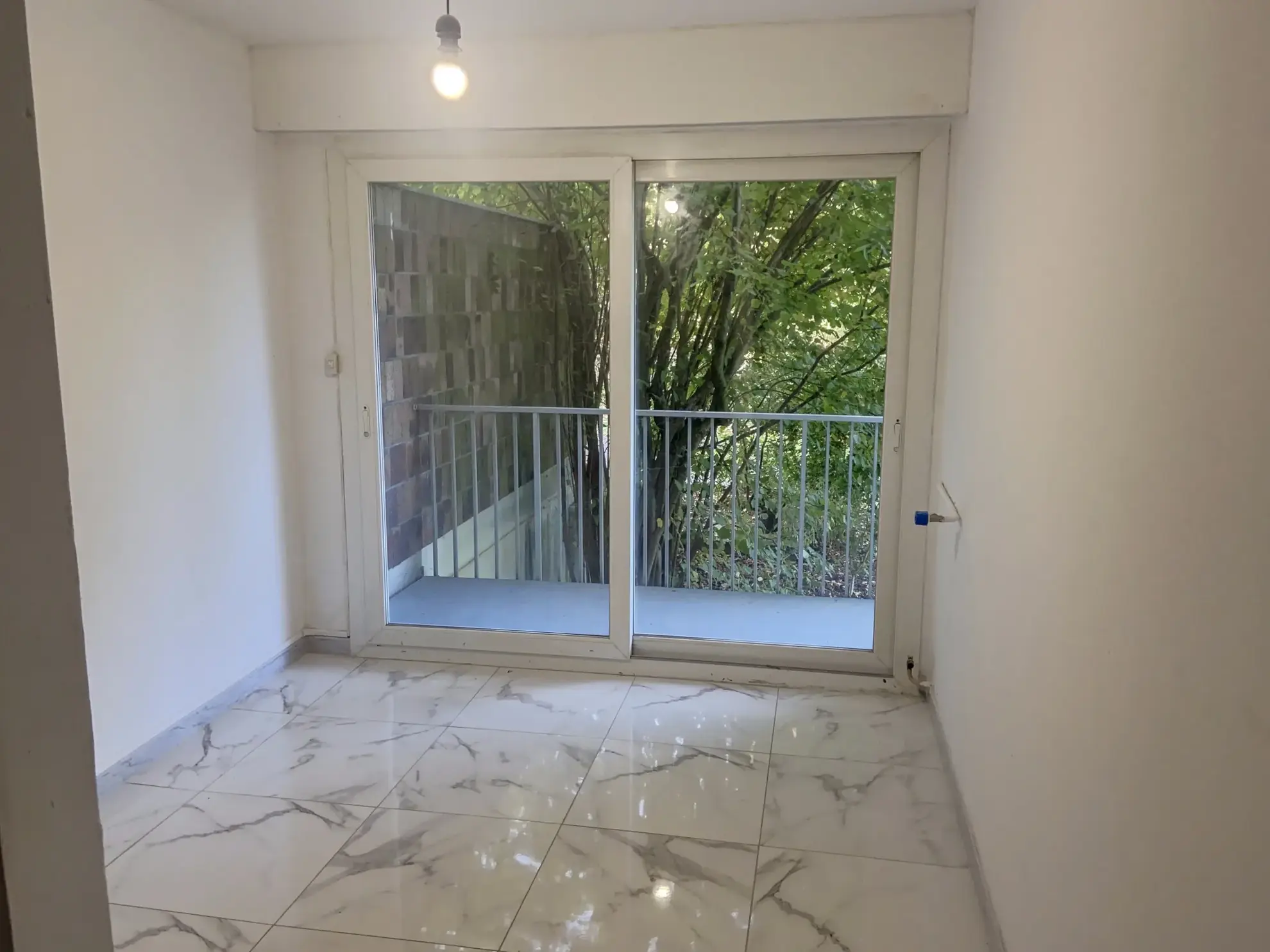 Appartement T5 à Ris-Orangis avec balcon et cave, résidence sécurisée 