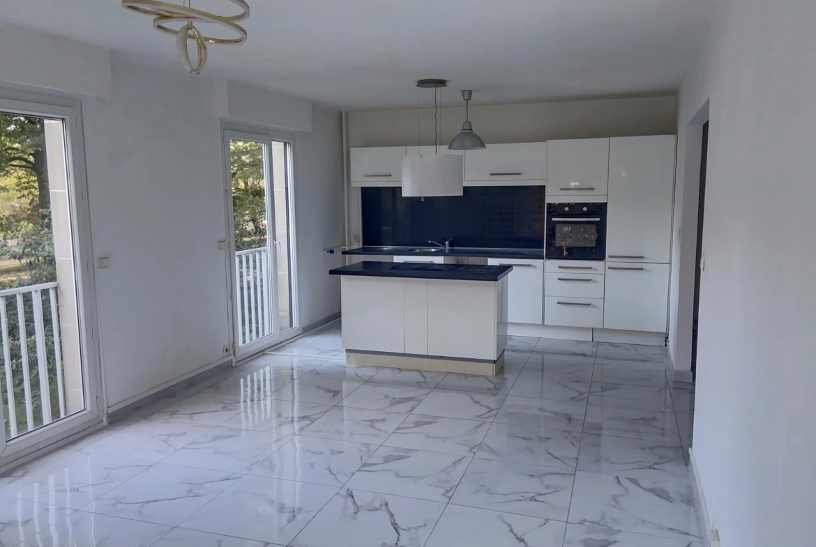 Appartement T5 à Ris-Orangis avec balcon et cave, résidence sécurisée 