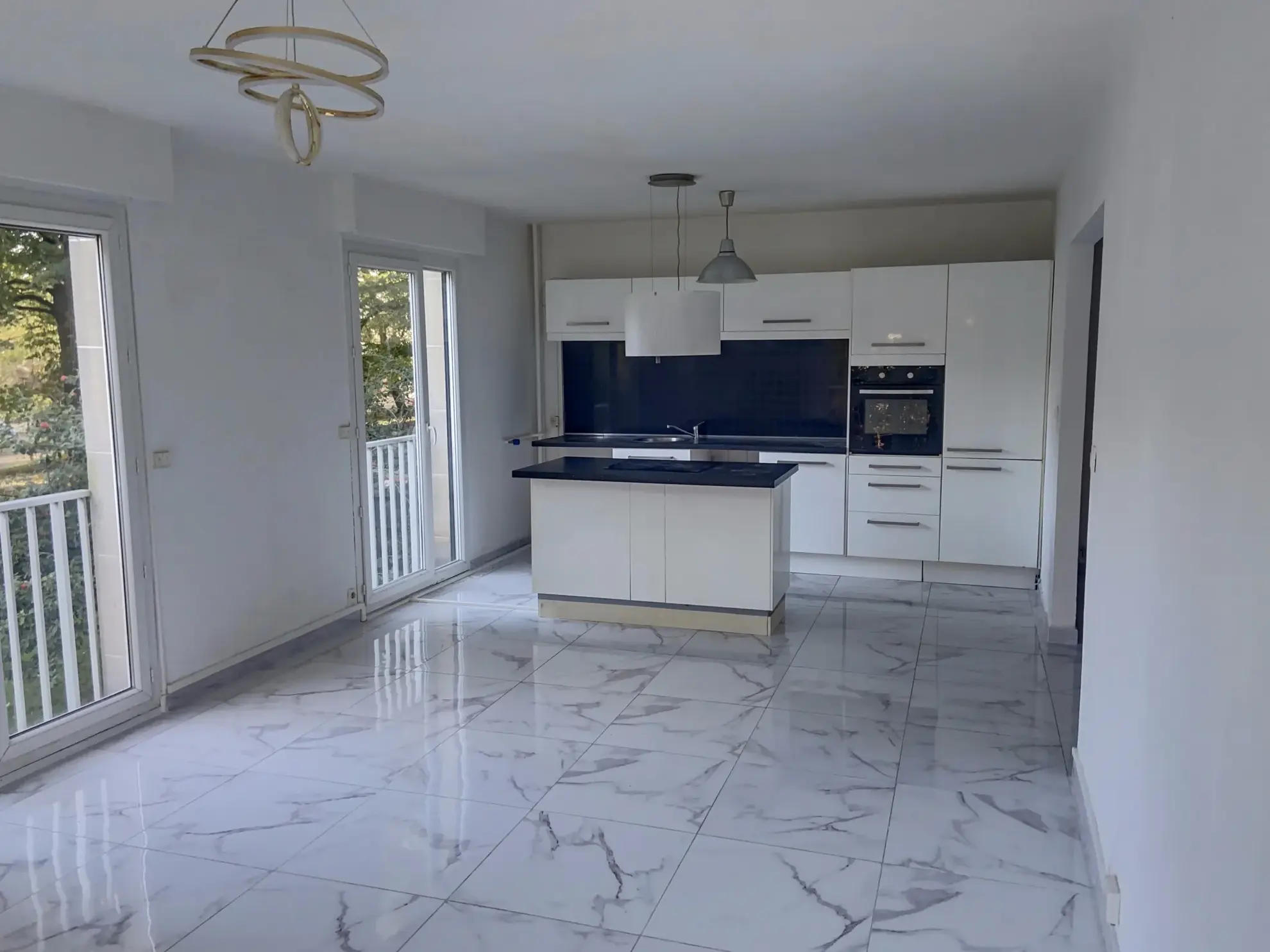 Appartement T5 à Ris-Orangis avec balcon et cave, résidence sécurisée 