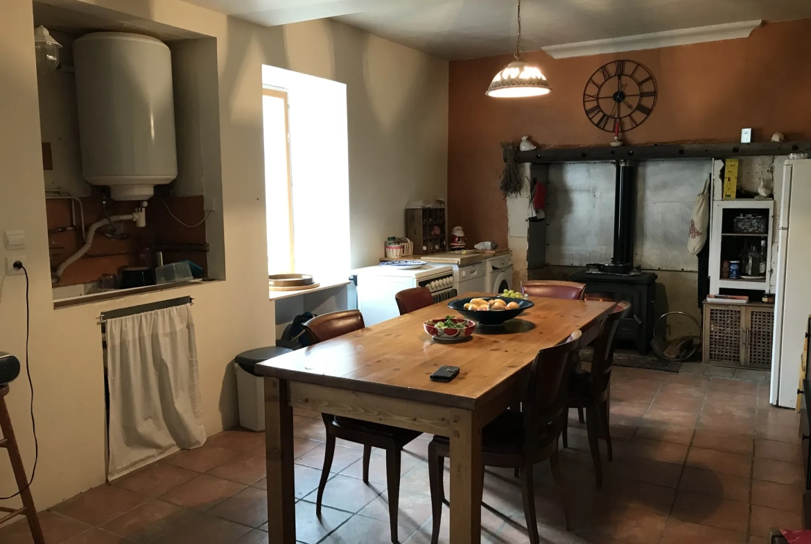 Charmante maison en pierre avec jardin et vue campagne à Saint-Just 