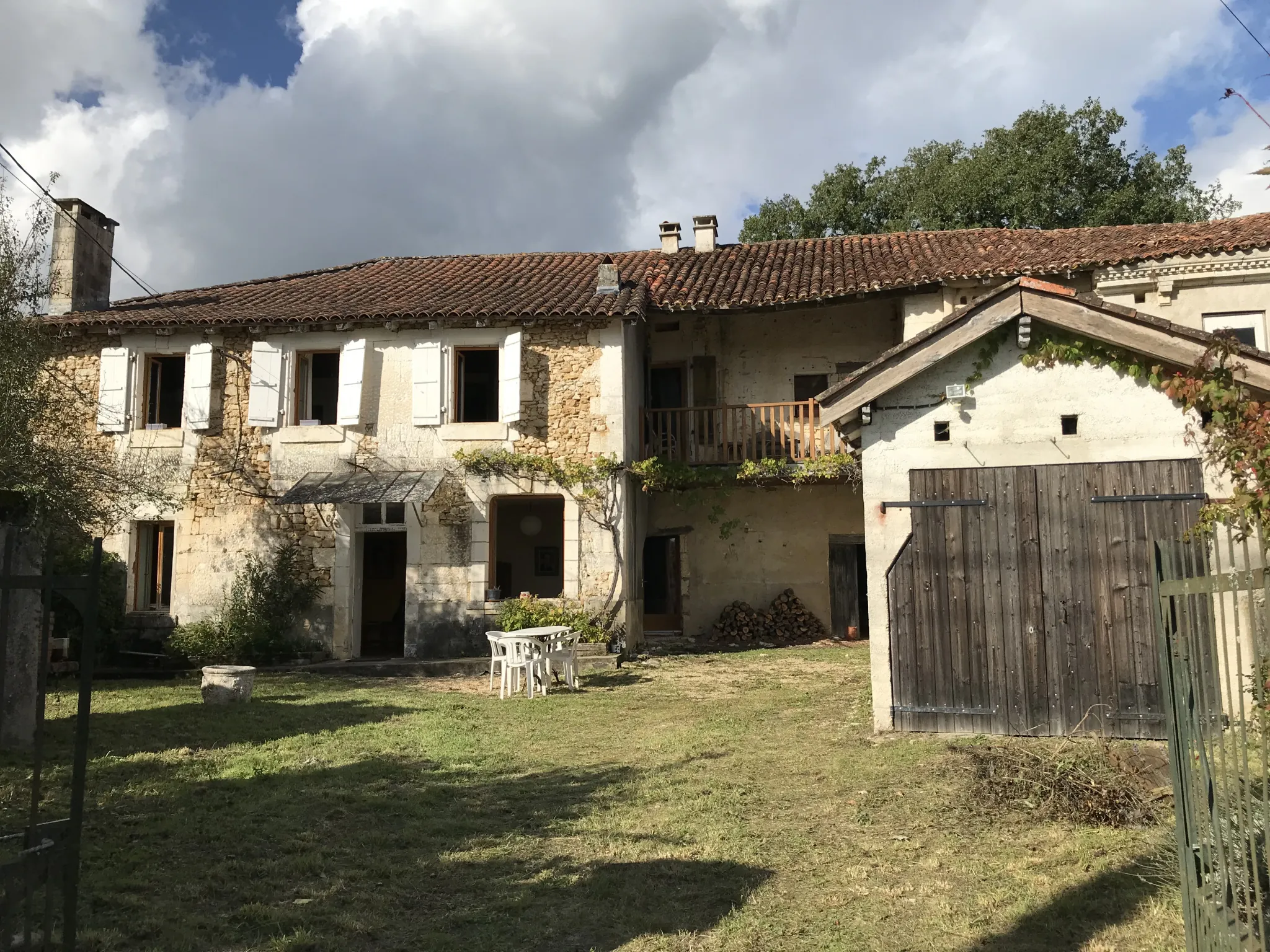 Charmante maison en pierre avec jardin et vue campagne à Saint-Just 