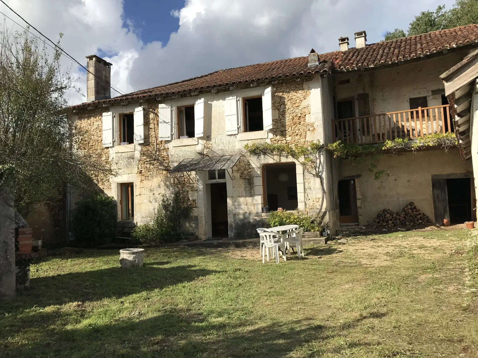 Charmante maison en pierre avec jardin et vue campagne à Saint-Just 