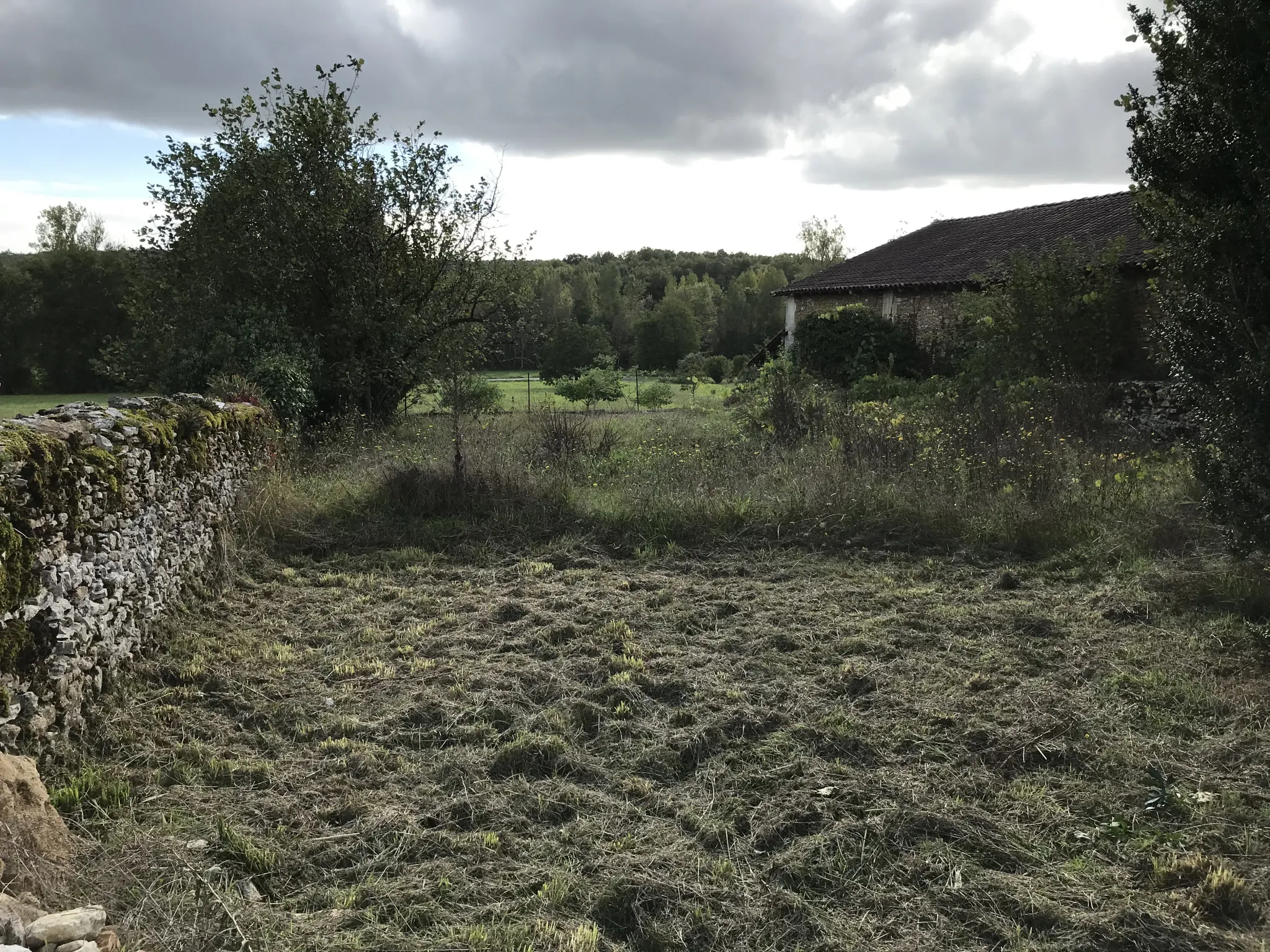 Charmante maison en pierre avec jardin et vue campagne à Saint-Just 